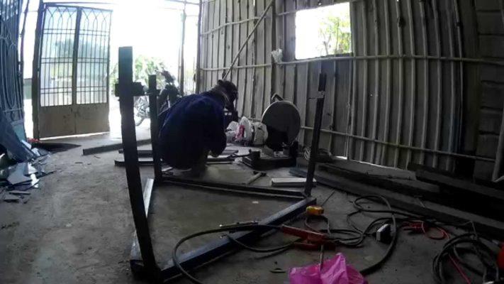 Thợ sửa cửa sắt tại Hà Nội